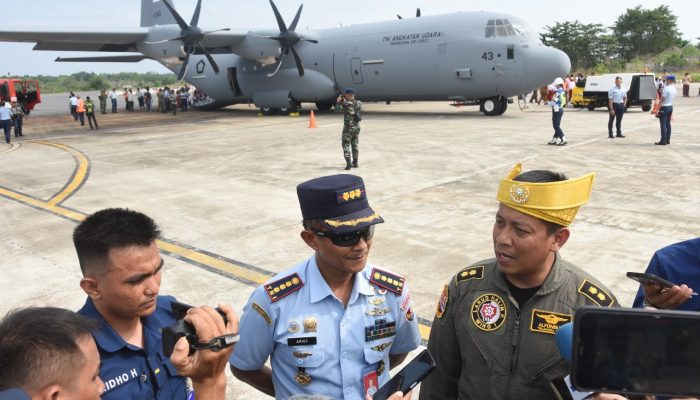 Pesawat C-130 J30 Super Hercules Buatan Amerika Serikat Mendarat Di Bandara RHF Tanjungpinang