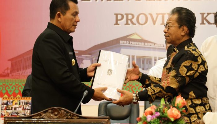Gubernur Ansar Sampaikan Ranperda RUED 2023-2050