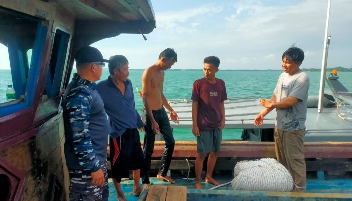 Kapal Patkamla Lobam 1-4-07 Evakuasi Kapal Ikan Tabrak Karang