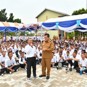 Gubernur Ansar Motivasi Siswa Manfaatkan Bonus Demografi 2030
