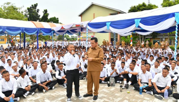 Gubernur Ansar Motivasi Siswa Manfaatkan Bonus Demografi 2030