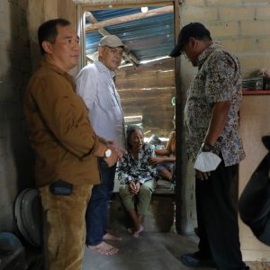 Disambut Dengan Keramahan, Sudirman Saad Temui Nenek Amlah di Rempang
