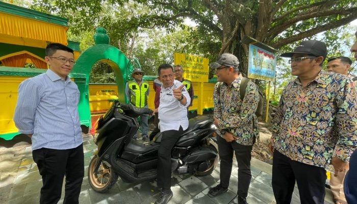Tinjau Progres Pengerjaan Jalan di Penyengat, Gubernur Ansar Pastikan Selesai Tepat Waktu