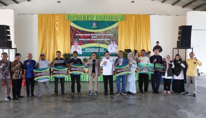 Tingkatkan Ketahanan Pangan, Gubernur Ansar Serahkan Bantuan Pertanian di Batam