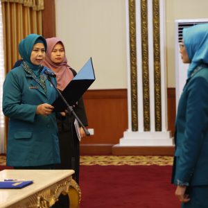 Dewi Ansar Lantik Ranny Gusfita Sari Penjabat Ketua TP-PKK Kota Tanjungpinang