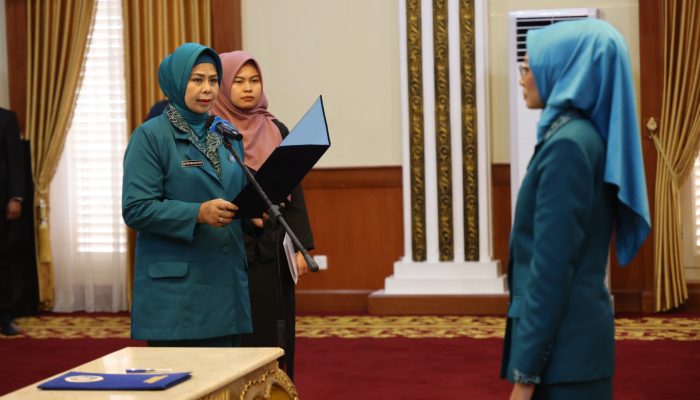 Dewi Ansar Lantik Ranny Gusfita Sari Penjabat Ketua TP-PKK Kota Tanjungpinang