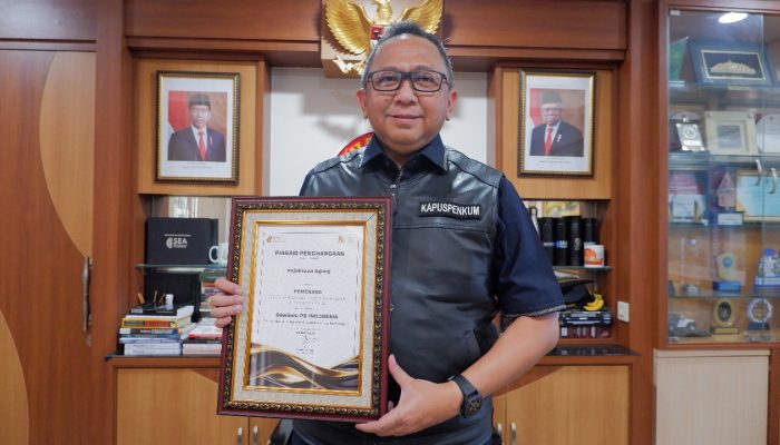 Kejaksaan Agung  Raih Penghargaan “Instansi Berpengaruh Di bidang Komunikasi”