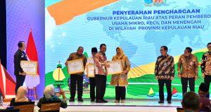 Berdayakan UMKM, Dekranasda Provinsi Kepri Terima Penghargaan Gubernur Kepri