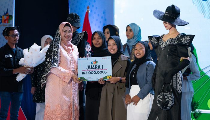 Malam Apresiasi GMP, Dewi Ansar Bangga Hasil Karya Designer Anak Kepri