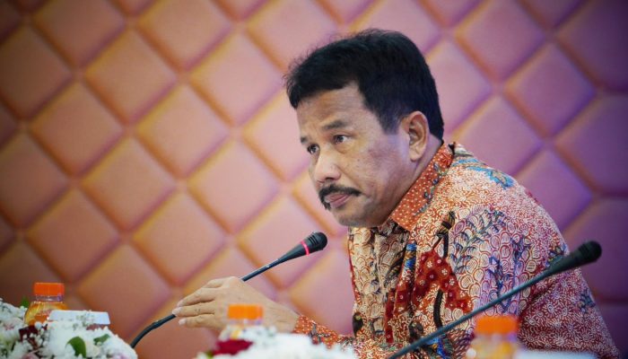 Rapat Terbatas Bersama Presiden, Jokowi : Dengar Aspirasi Warga, Selesaikan Persoalan Dengan Kekeluargaan