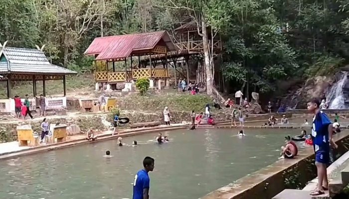 Masyarakat Padati Destinasi Wisata Air Terjun Saat Libur Panjang