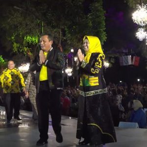 Pagelaran Istana Berbatik, Gubernur Ansar & Istri Tampil Dihadapan Presiden RI