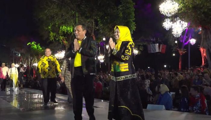 Pagelaran Istana Berbatik, Gubernur Ansar & Istri Tampil Dihadapan Presiden RI