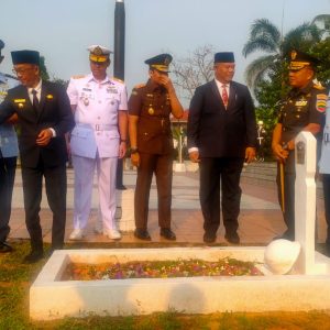HUT TNI Ke-78, Pj Wako Hadiri Ziarah Di Taman Makam Pahlawan