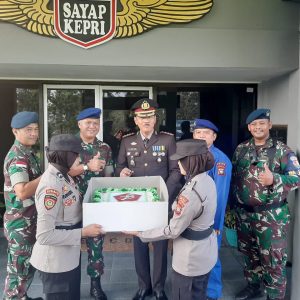 HUT TNI Ke-78, Polda Kepri Berikan Kejutan Meriah di Lanud RHF Tanjungpinang