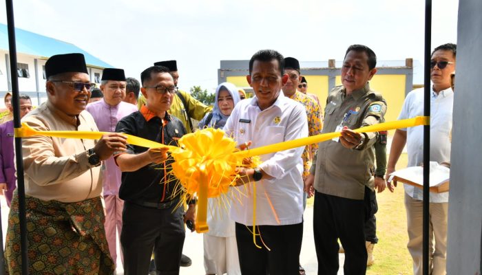 Gubernur Ansar Resmikan 14 Ruang Kelas Baru dan 1 Ruang Praktek Siswa SMKN 3 Batam 
