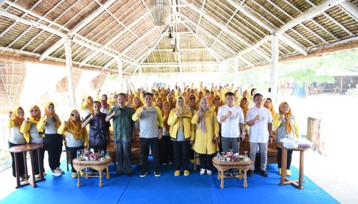 Dewi Ansar Buka Kegiatan Pendidikan Politik bagi Kaum Perempuan Kepri