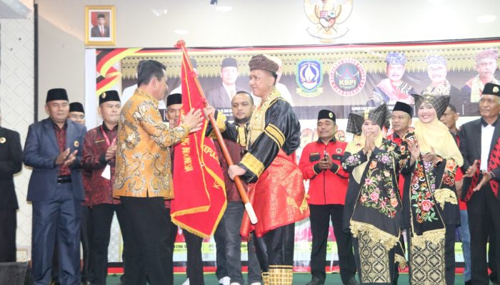 Gubernur Ansar Kukuhkan Keluarga Suku Piliang Minangkabau Provinsi Kepri