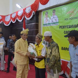 Gubernur Kepri Serahkan Bantuan  Beras Tahap-II Untuk 535 KPM di Karimun
