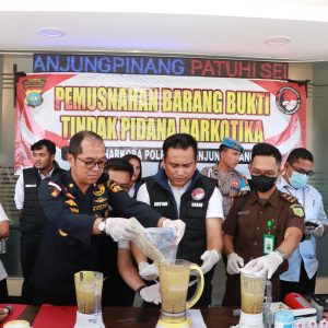 Sat Resnarkoba Polresta Tanjungpinang Musnahkan 9.807 Butir Pil Ekstasi