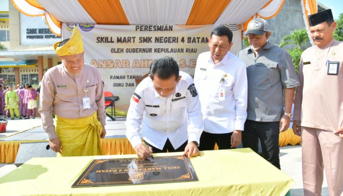 Berkunjung ke SMKN 4 Batam, Gubernur Ansar Motivasi Siswa dan Resmikan Skill Mart