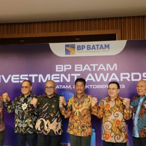 Investment Awards 2023, B.J Habibie Terima Penghargaan Tokoh Lifetime Achievement Batam