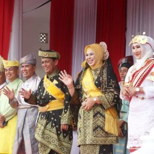 Sumpah Pemuda Ke-95 Tahun 2023, Danlanud RHF Diidampingi Istri Kenakan Baju Adat Lampung