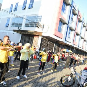 Dewi Ansar Ikuti Senam Sehat FSTB, Ajak Masyarakat Giat Berolahraga