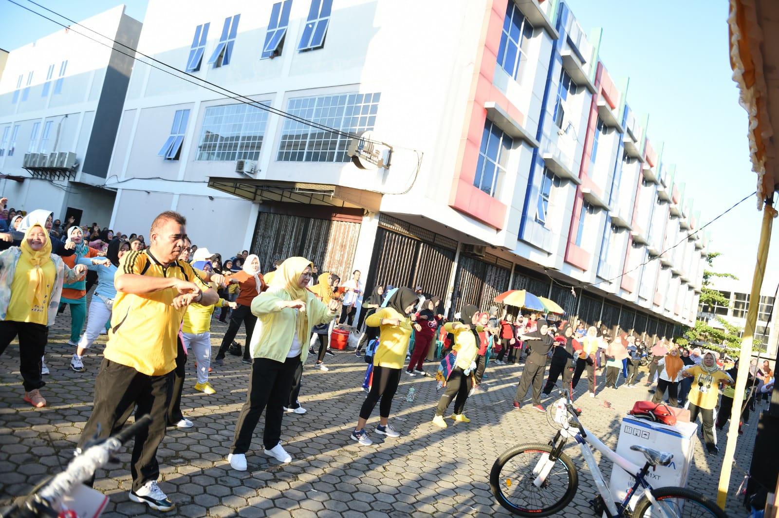 Dewi Ansar Ikuti Senam Sehat FSTB, Ajak Masyarakat Giat Berolahraga