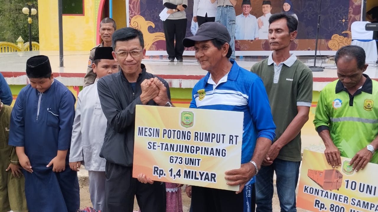 Dukung Kebersihan, Pemko Tanjungpinang Kucurkan Rp1,4 Miliar Untuk 673 Mesin Potong Rumput 