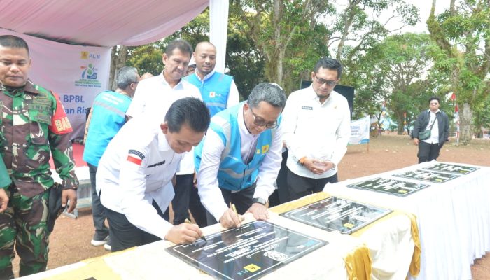 Gubernur Ansar Resmikan PLTS dan BPBL di Pulau Panjang Batam