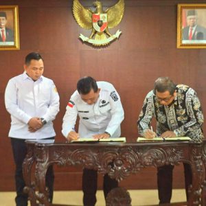 Gubernur Ansar Tandatangani NPHD dengan KPU dan Bawaslu Kepri