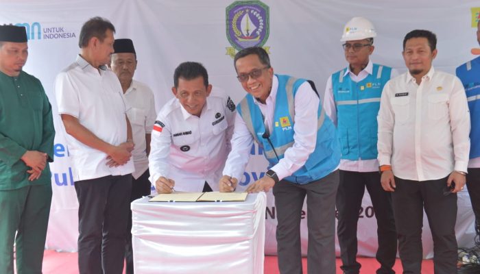 Gubernur Ansar Teken MoU dengan PLN UID Riau Kepri, Perkuat Komitmen Tuntaskan Kepri Terang