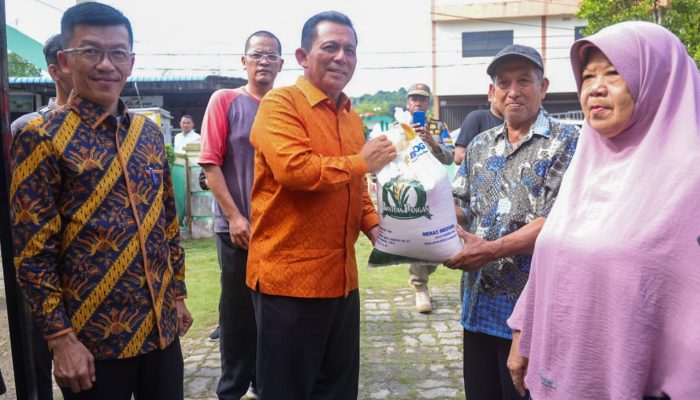 Gubernur Ansar Serahkan Bantuan CBP Tahap II Termin 3 di Tanjungpinang