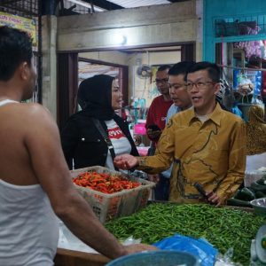 Tanggap Terhadap Isu Harga Cabai, Pj. Wako Hasan Turun ke Pasar Bintan Center