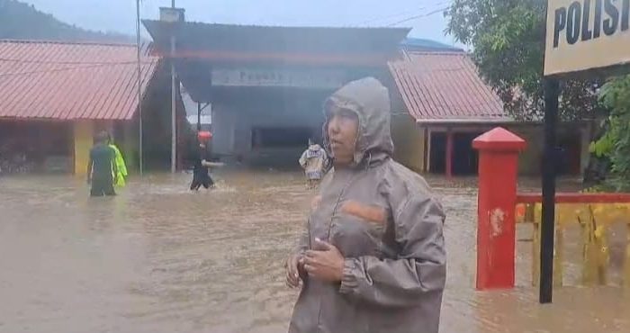 Hujan Deras di Anambas, Asrama Dan Kantor Polsek Siantan Banjir Setinggi Pinggang 