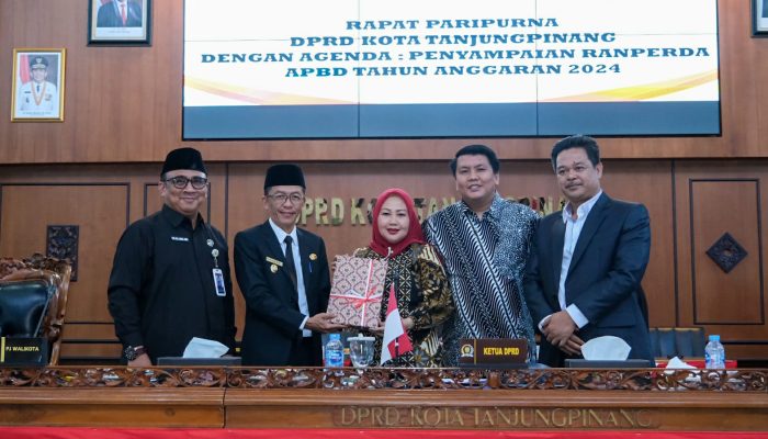 Pj Wako Hasan Sampaikan Ranperda dan Nota Keuangan APBD TA 2024
