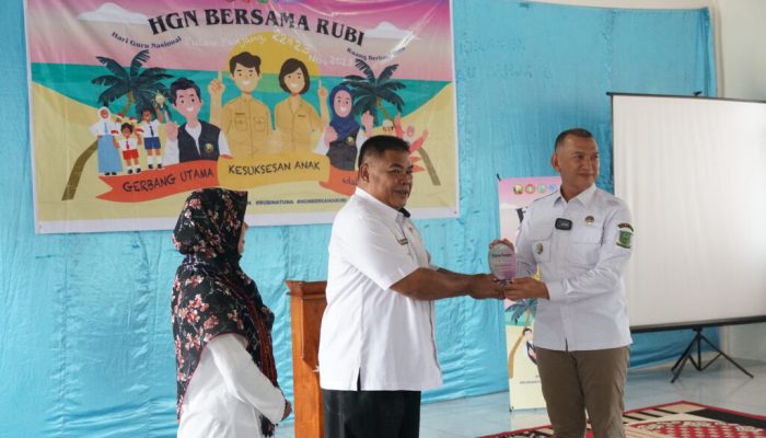 RUBI Peringati Hari Guru Nasional di SMPN 1 Pulau Panjang