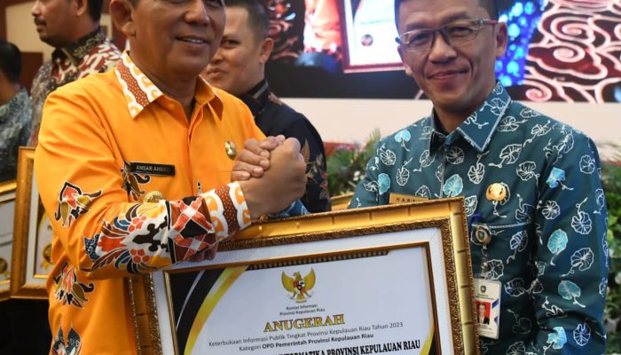18 Badan Publik Terima Anugerah Keterbukaan Informasi Publik dari KI Kepri