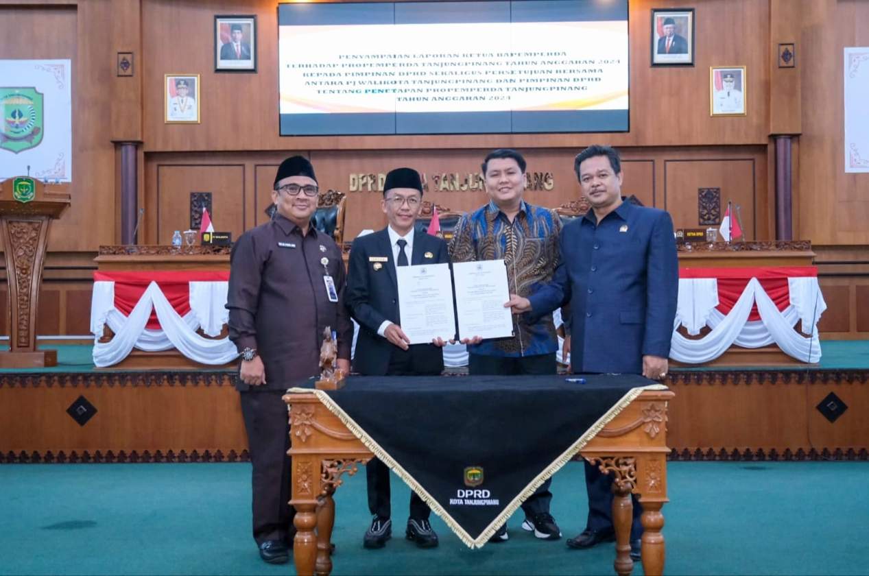 Ranperda Pajak dan Retribusi Daerah Disahkan Jadi Perda 