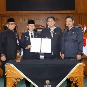 DPRD Tanjungpinang Sahkan 3 Ranperda Jadi Perda