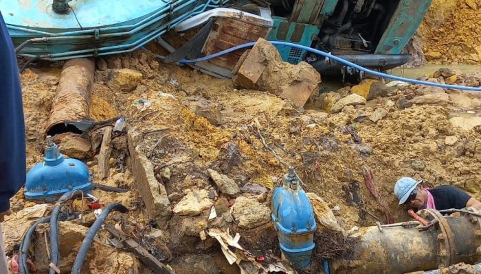 Pipa Saluran Air di Simpang Indomobil Patah Tertimpa Ekskavator, Perbaikan Dikebut 24 Jam