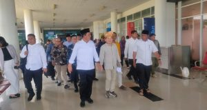Pj Wako Hasan Sambut Kedatangan Menteri Bappenas RI di Bandara RHF