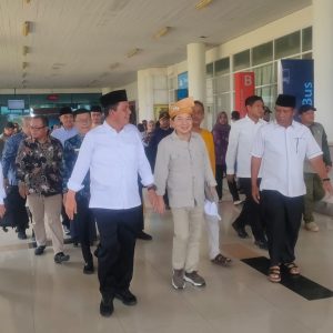 Pj Wako Hasan Sambut Kedatangan Menteri Bappenas RI di Bandara RHF
