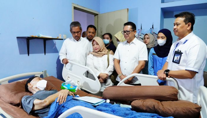 Jalin Tali Kasih, BP Batam Kunjungi Pensiunan, Anak Yatim dan Pegawai Sedang Sakit