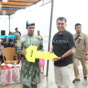Bupati Natuna Serahkan Mobil Operasional Puskesmas Keliling di Pulau Subi