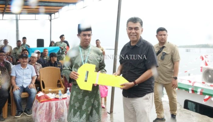 Bupati Natuna Serahkan Mobil Operasional Puskesmas Keliling di Pulau Subi