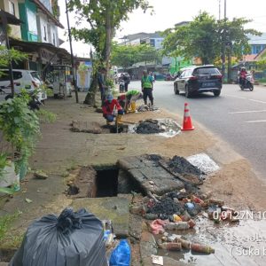 600 Warga Bersihkan Drainase Angkat Lumpur 6 Lori dan 1.350 Kubik Sampah 