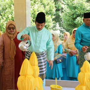 Ziarah ke Makam Zuriah Nong Isa, M.Rudi Akan Jadikan Nongsa Daerah Wisata