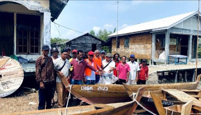 Support Nelayan, Rasno Bagikan Alat Tangkap Nelayan di Kabupaten Karimun 
